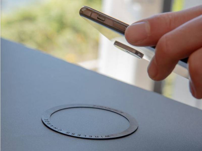 SC-CW-01F – ROKK Hidden - Carregador sem fios 10W à prova de água IPX6, 12V/24V, instalação escondida